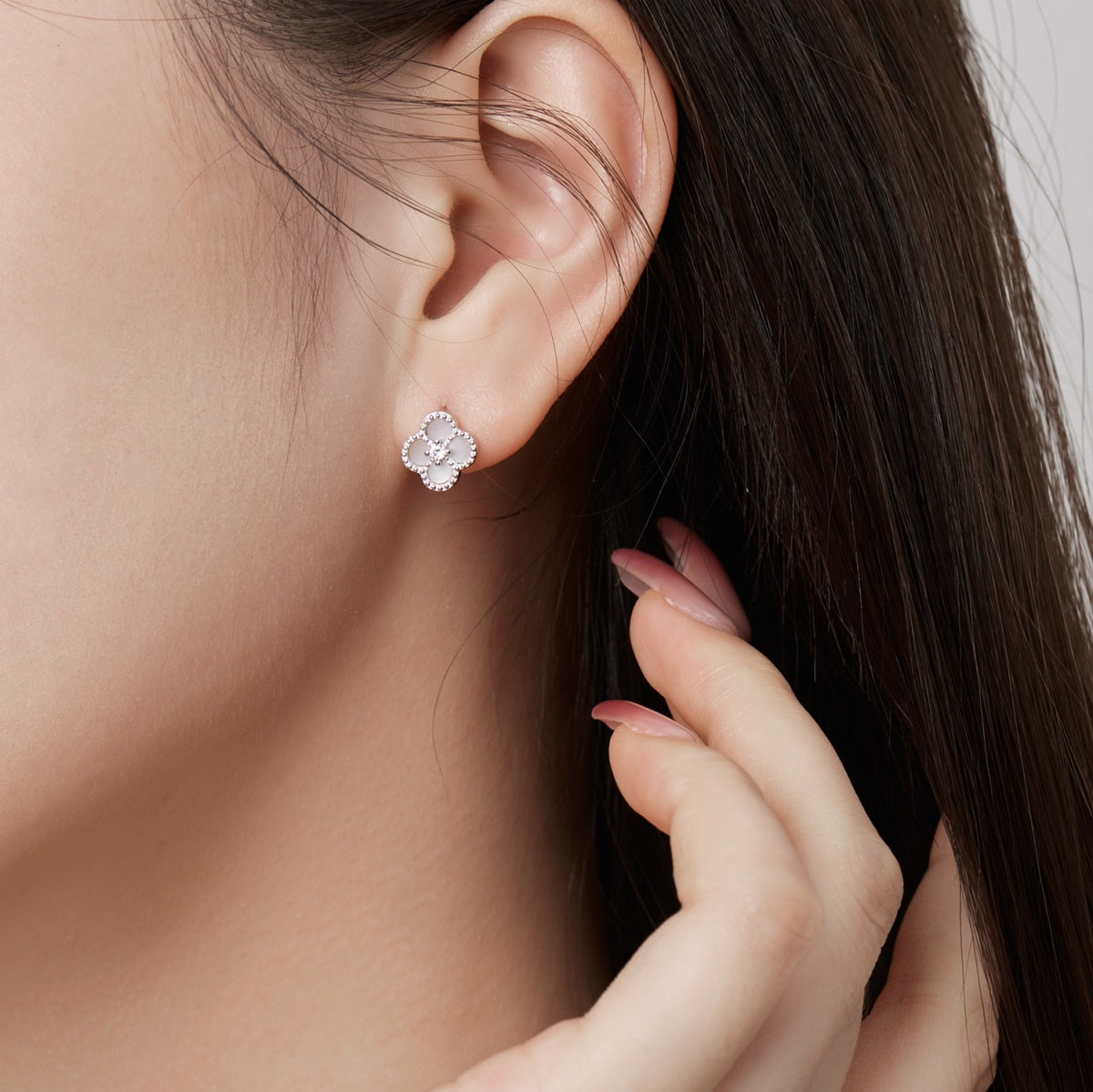 [Everoly JW]Four-Leaf Clover Flower Shape Exquisite Earrings