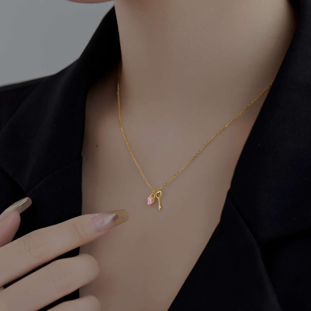 [Everoly JW]Unique Heart Shape Key Pendent Necklace