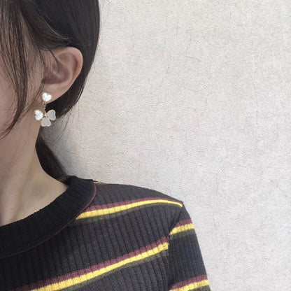 [Everoly JW]CLOVER SWEET WHITE MOP EARRINGS