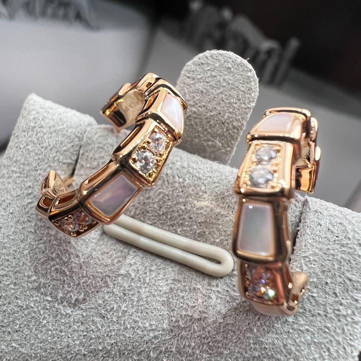 [Everoly JW]SERPENTI MOP ROSA GOLD OHRRINGE