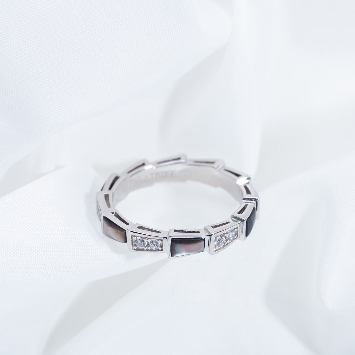 [Everoly JW]SERPENTI RING SILVER  DIAMOND BLACK MOP 3MM