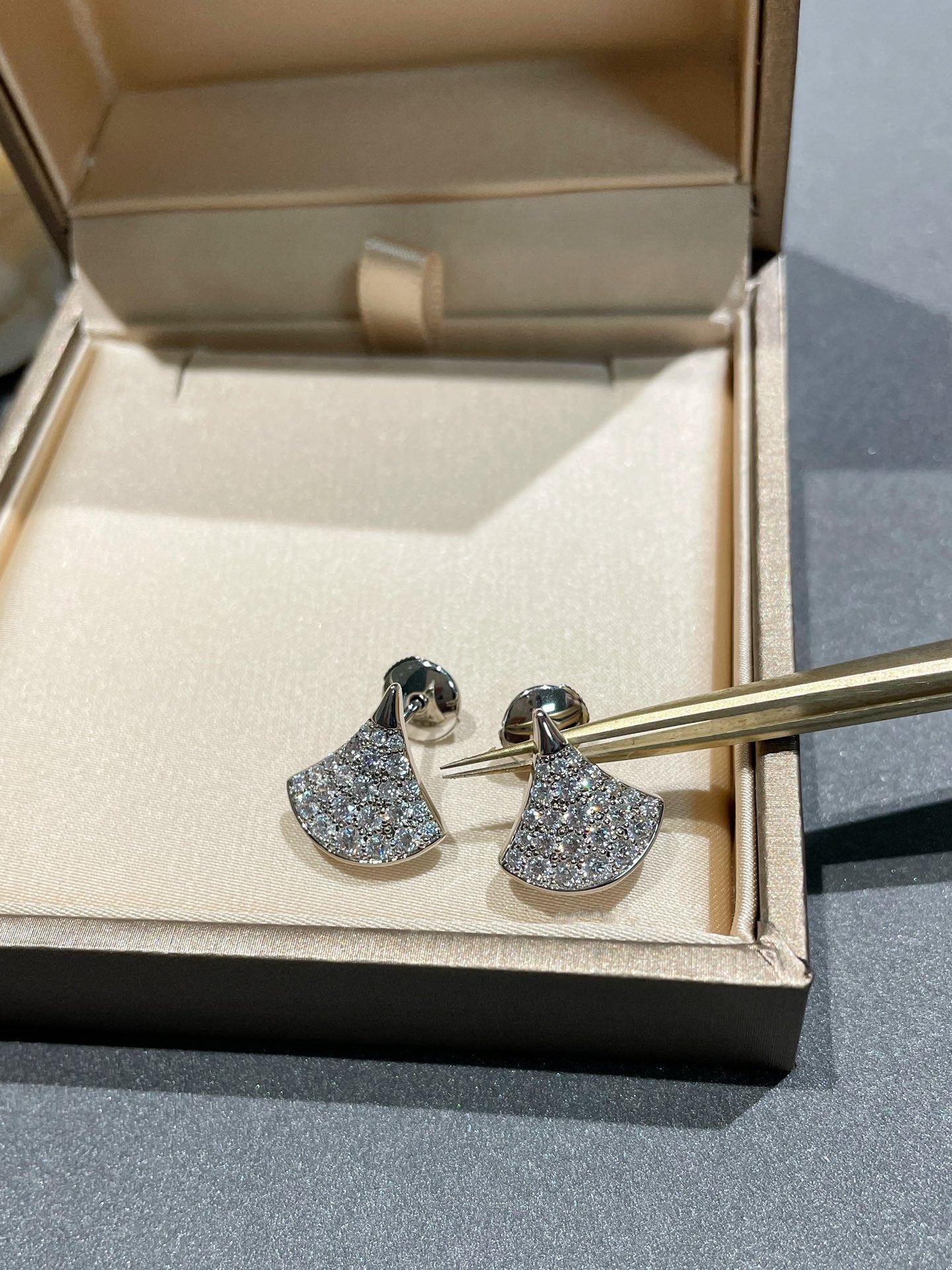 [Everoly JW]DREAM STUD EARRINGS DIAMOND