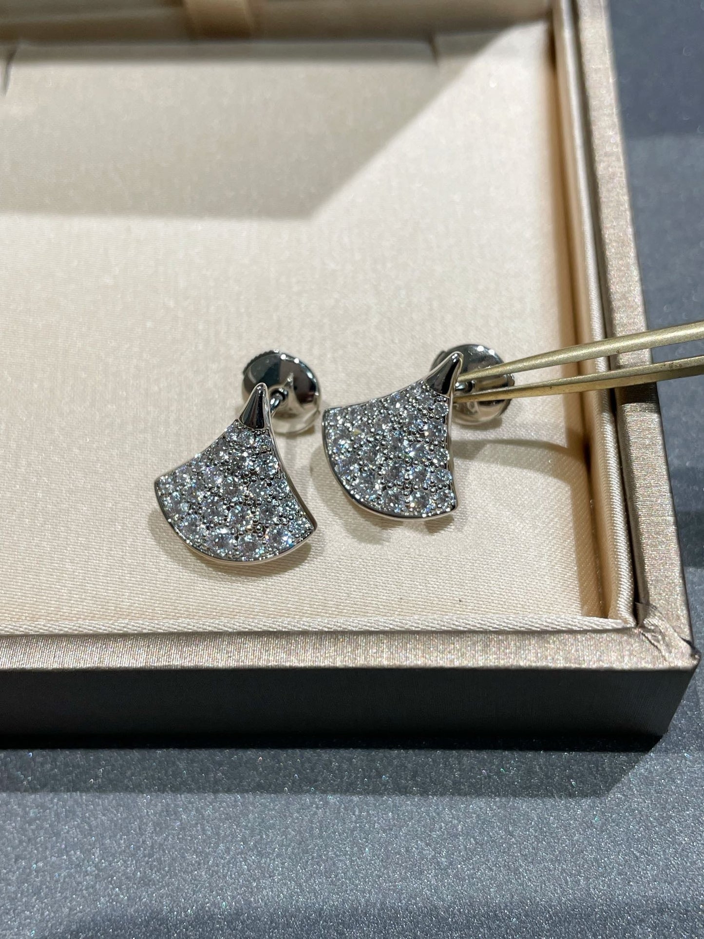 [Everoly JW]DREAM STUD EARRINGS DIAMOND
