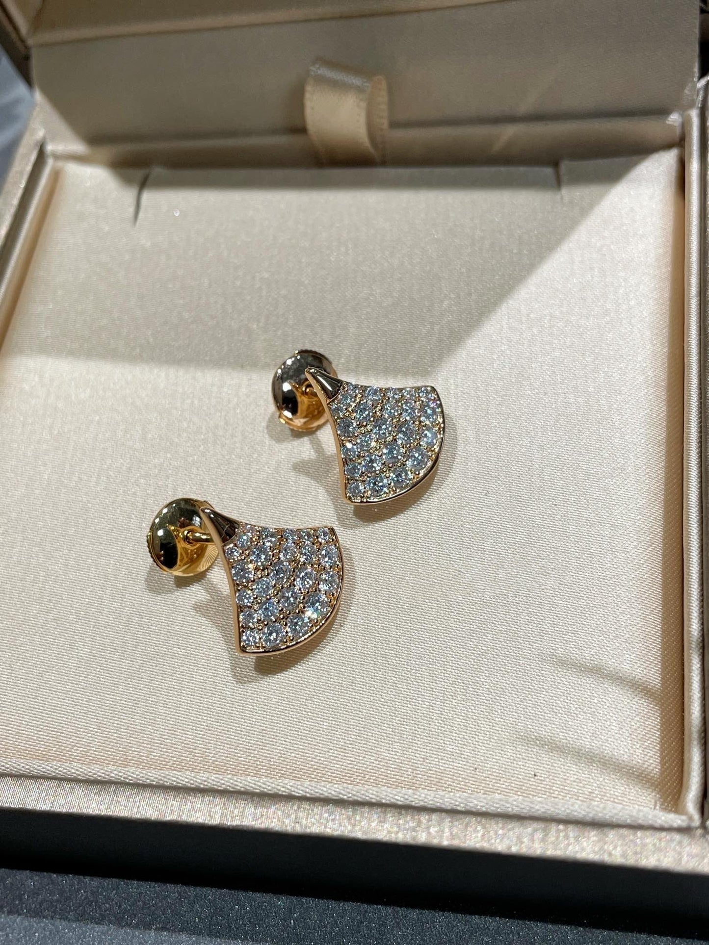 [Everoly JW]DREAM STUD EARRINGS DIAMOND