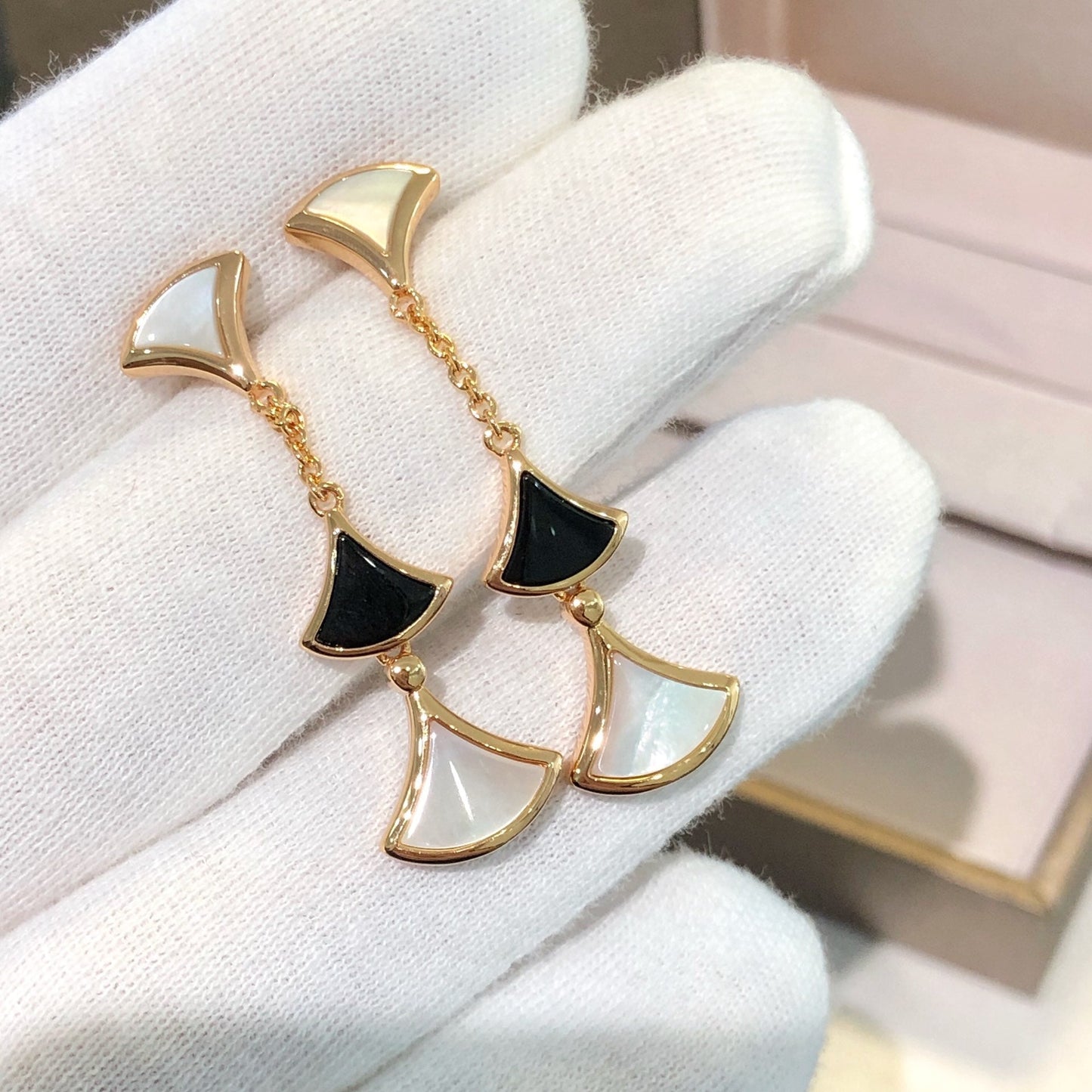 [Everoly JW]DREAM EARRINGS 3 MOTIFS ONYX MOP PINK GOLD