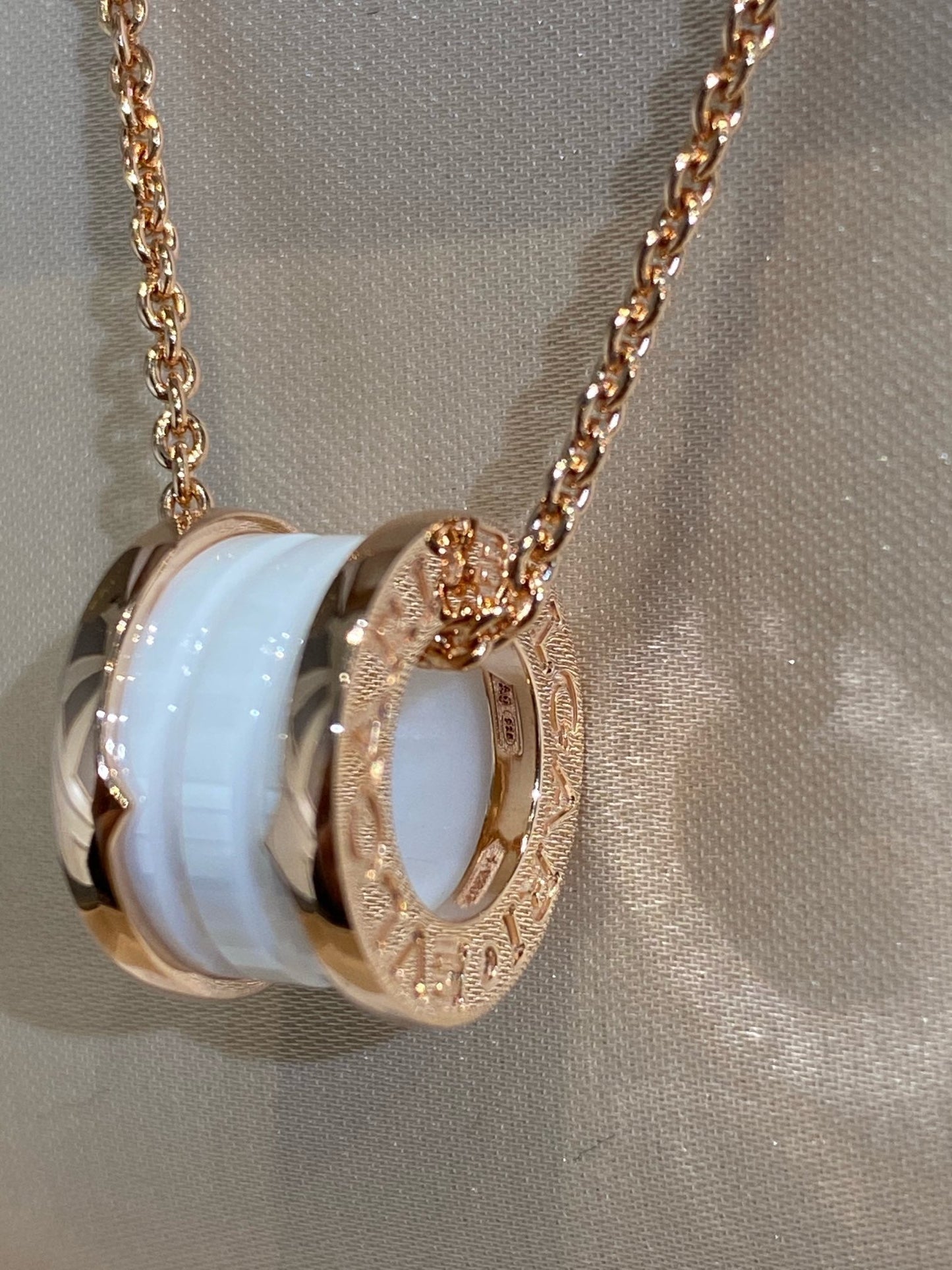 [Everoly JW]ZERO 1 WHITE CERAMIC PINK GOLD NECKLACE