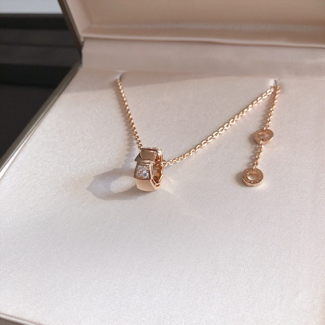 [Everoly JW]セルペンティペンダントダイヤモンドピンクゴールドネックレス