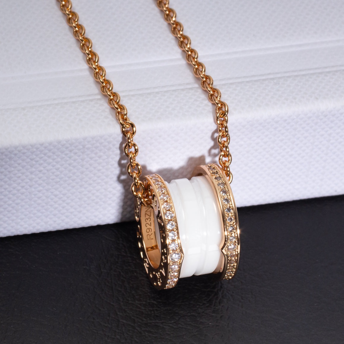 [Everoly JW]ZERO 1 WHITE CERAMIC PINK GOLD DIAMOND NECKLACE