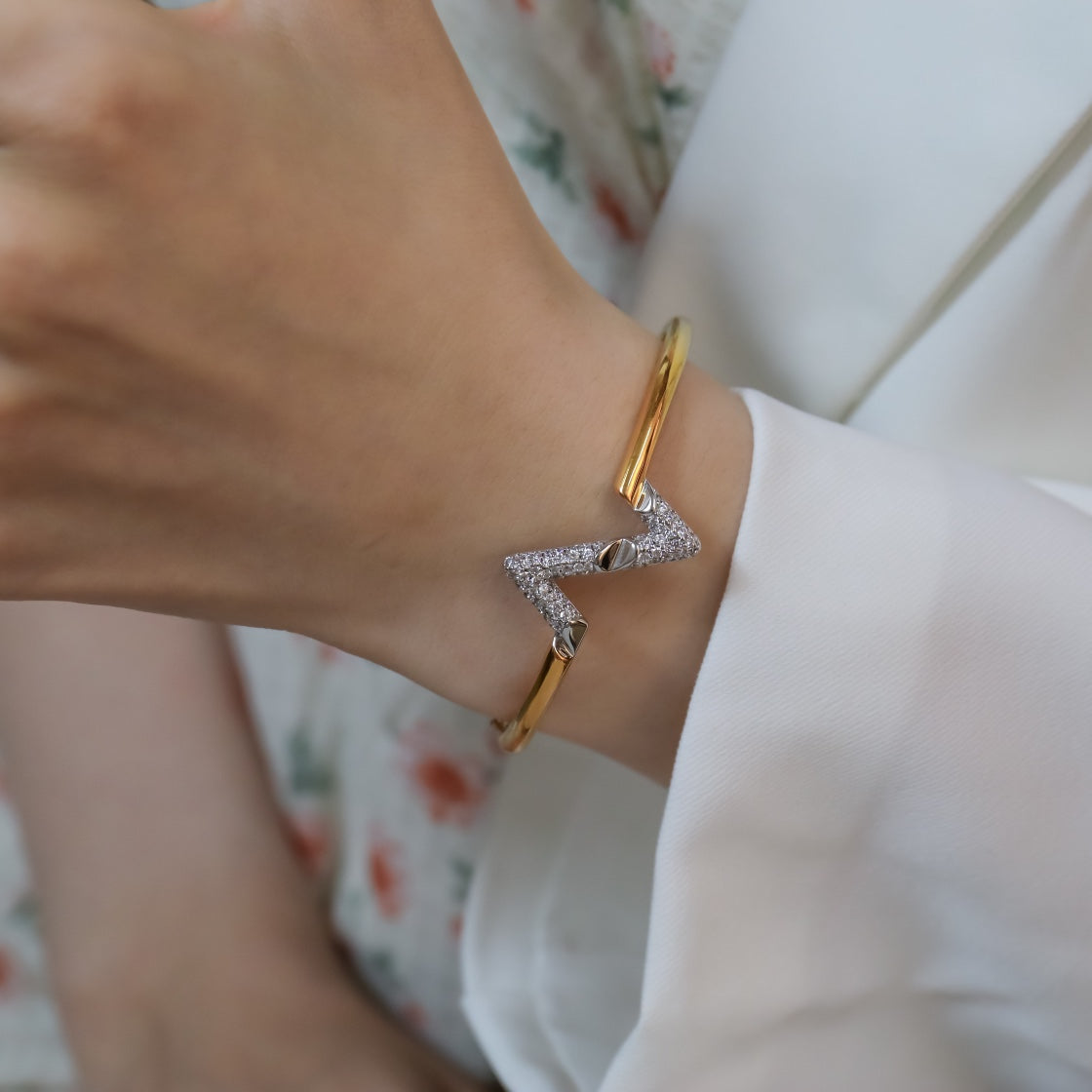 [Everoly JW]VOLTE UPSITEN DOWN GOLD DIAMANT ARMBAND