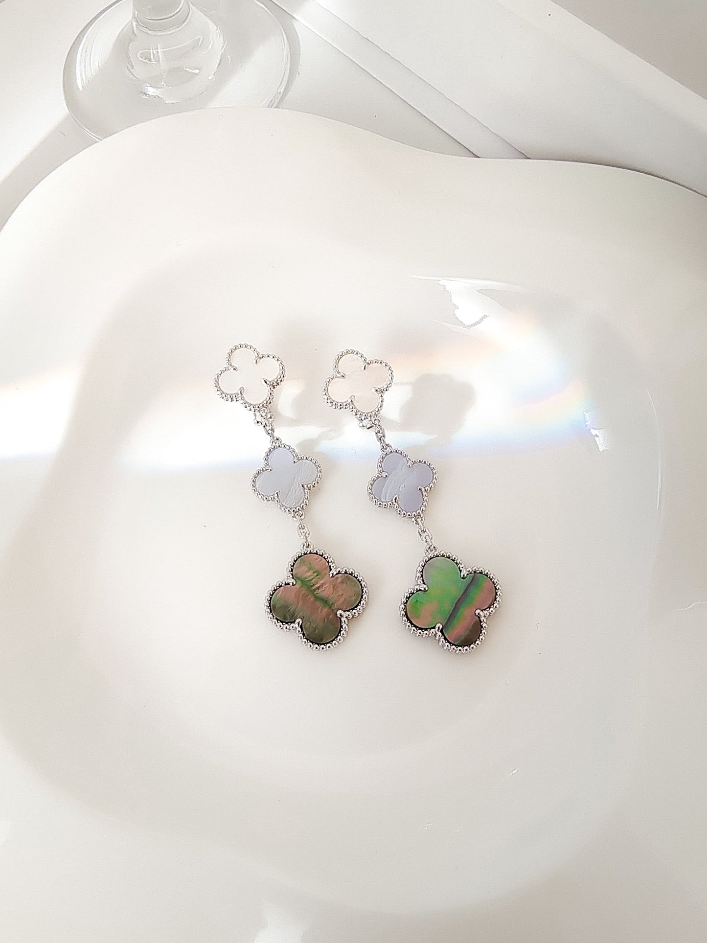 [Everoly JW]CLOVER 3 MOTIFS CHALCEDONY DARK MOP SILVER EARRINGS