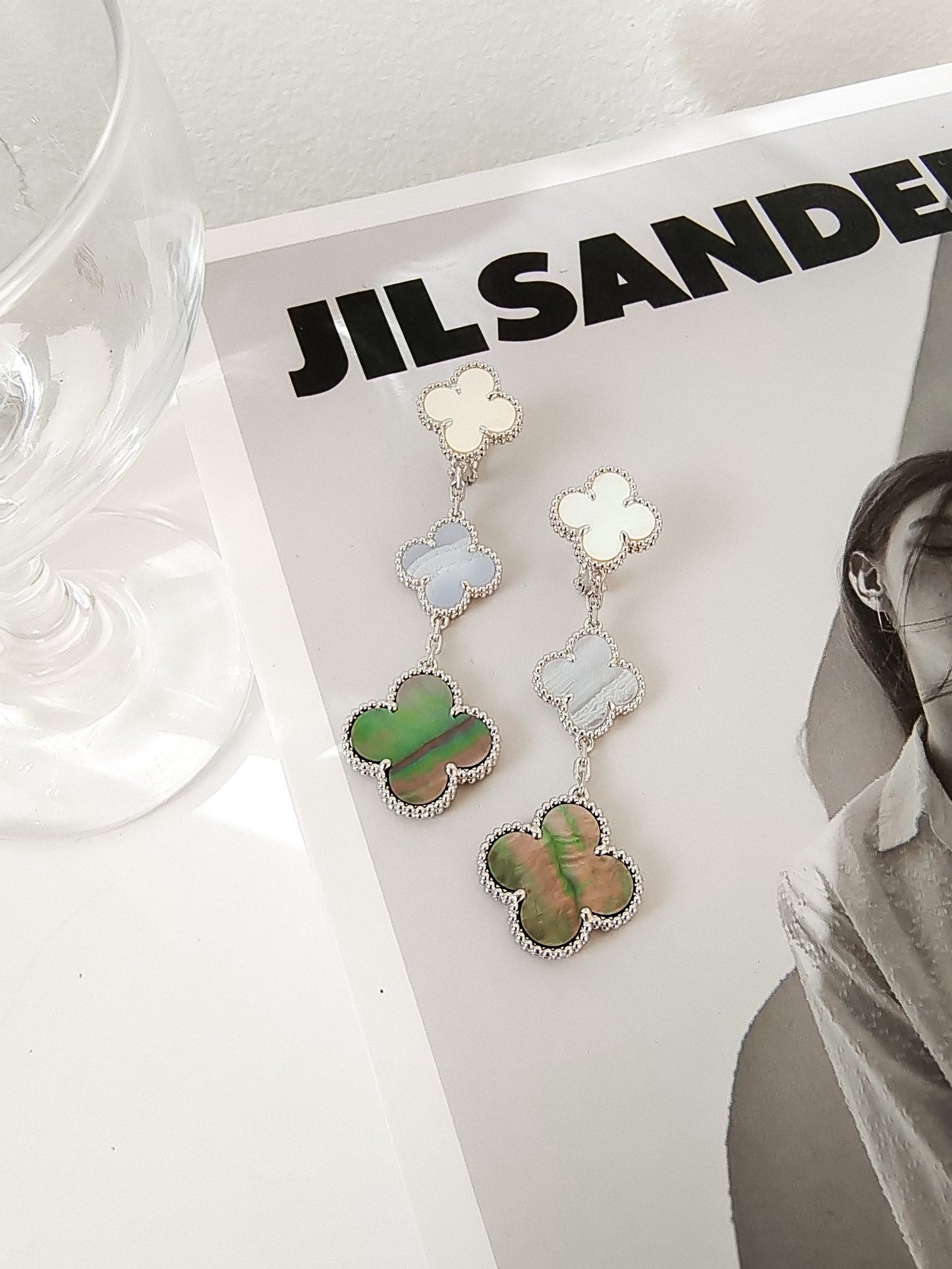 [Everoly JW]CLOVER 3 MOTIFS CHALCEDONY DARK MOP SILVER EARRINGS