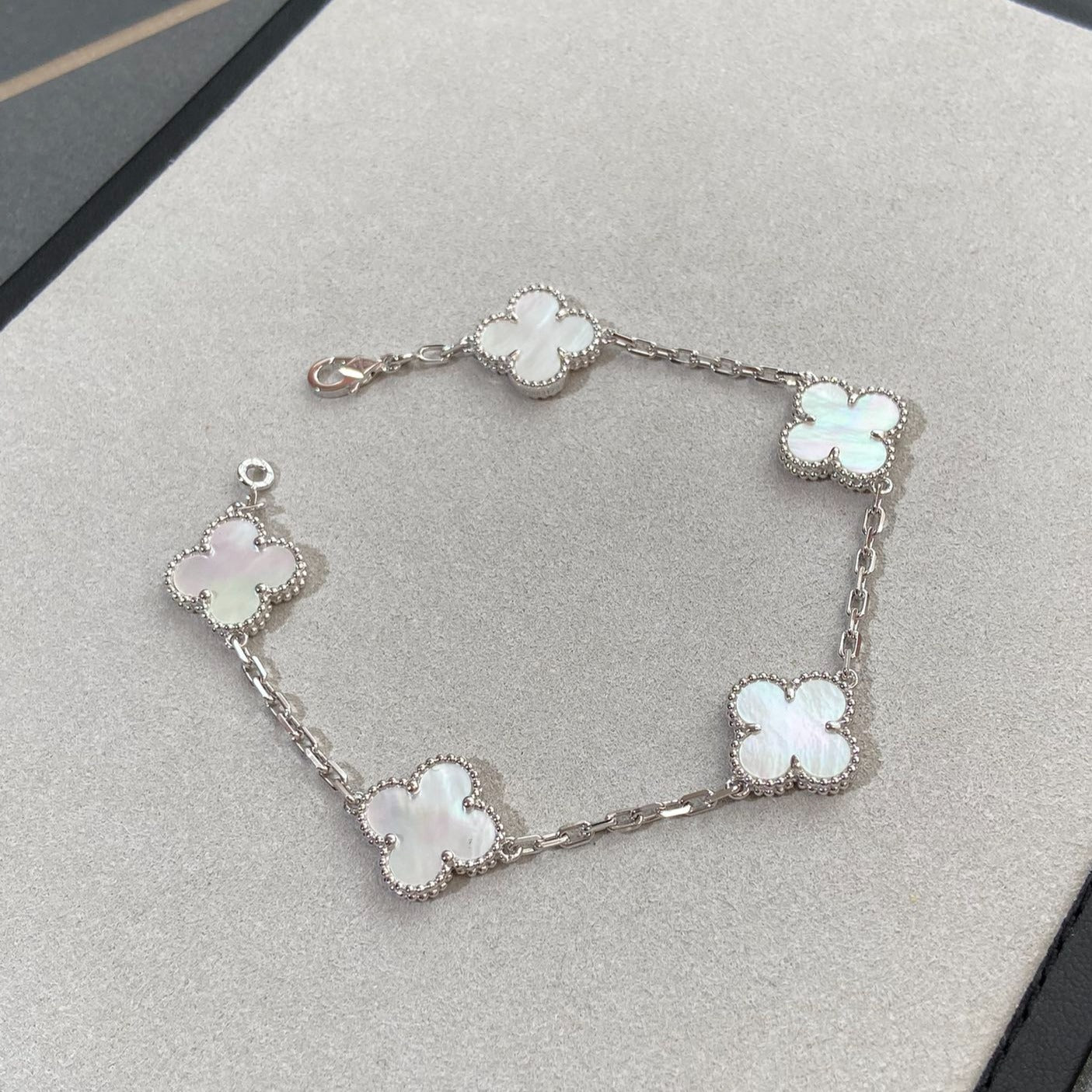 [Everoly JW]CLOVER SILVER MOP 5 MOTIF BRACELET