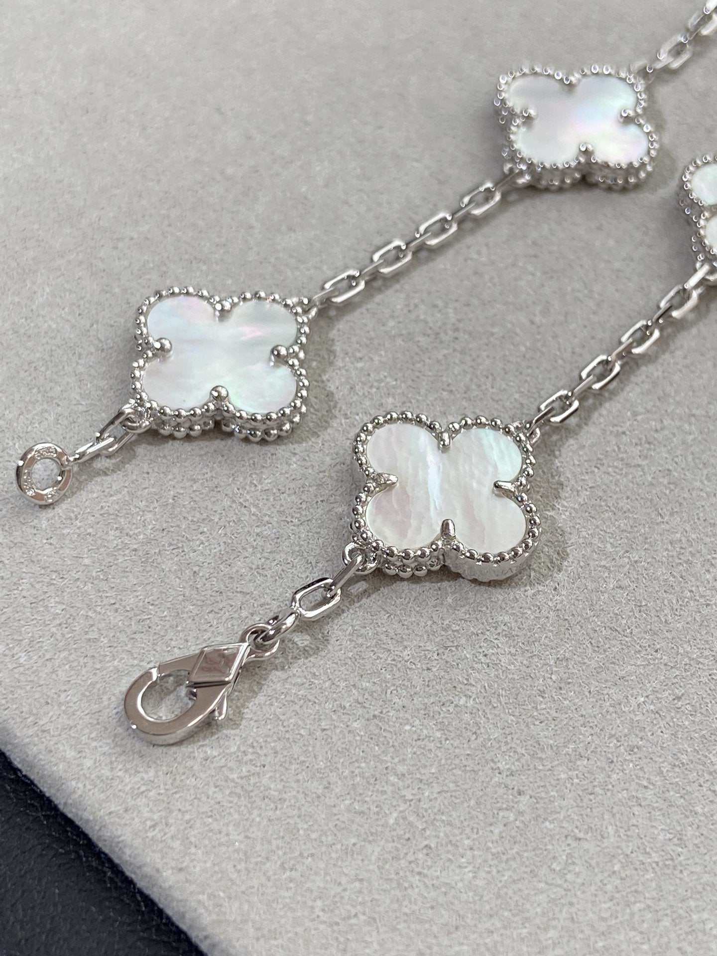 [Everoly JW]CLOVER SILVER MOP 5 MOTIF BRACELET