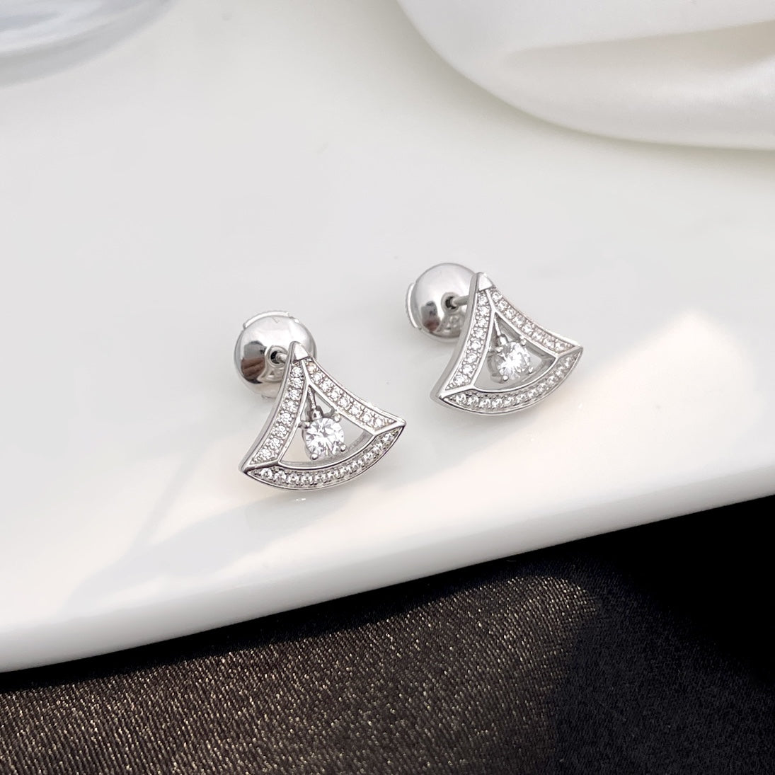 [Everoly JW]DREAM MINI DIAMOND STUD EARRINGS