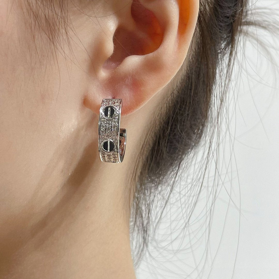 [Everoly JW]LOVE CERAMIC DIAMOND PAVED SILVER EARRINGS