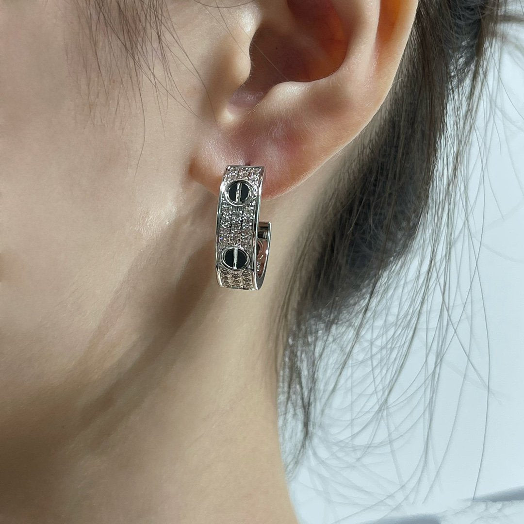 [Everoly JW]LOVE CERAMIC DIAMOND PAVED SILVER EARRINGS