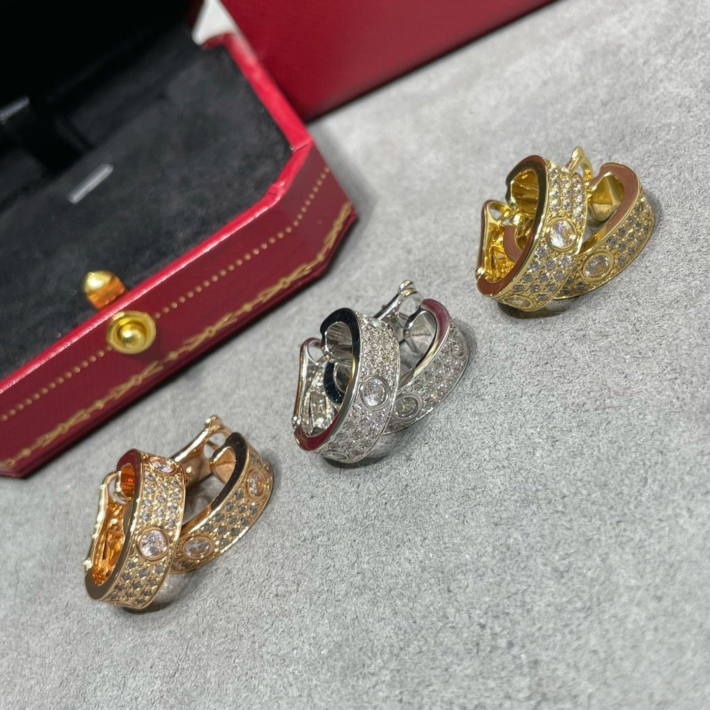 [Everoly JW]LOVE 5.5MM DIAMOND PAVED EARRINGS