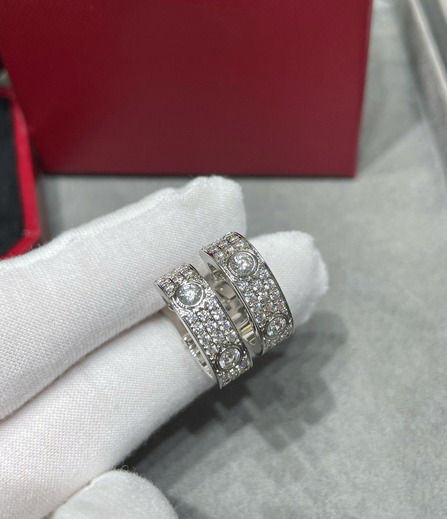 [Everoly JW]LOVE 5.5MM DIAMOND PAVED EARRINGS