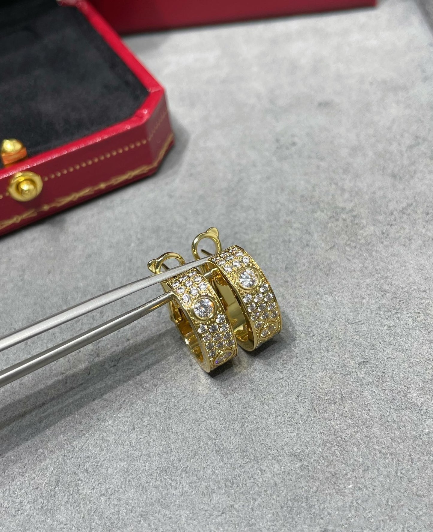 [Everoly JW]LOVE 5.5MM DIAMOND PAVED EARRINGS
