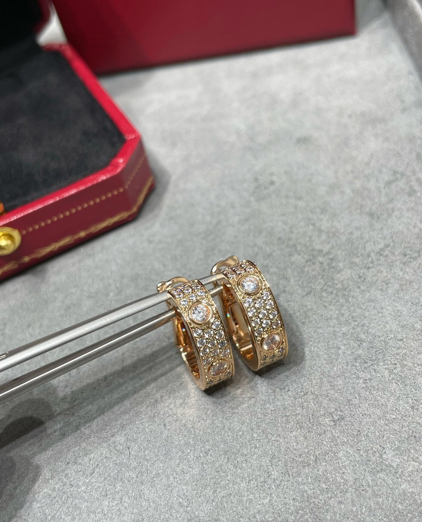 [Everoly JW]LOVE 5.5MM DIAMOND PAVED EARRINGS