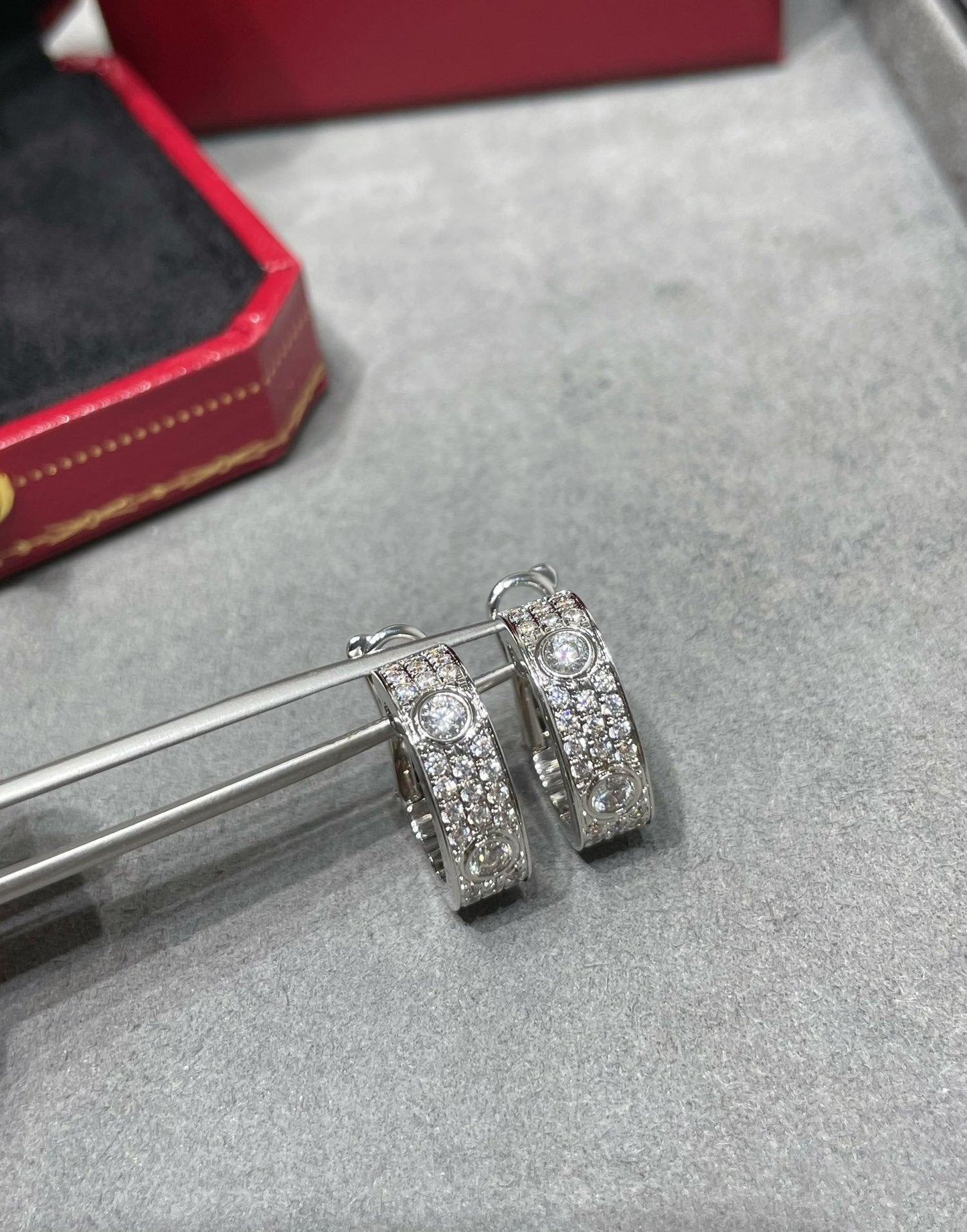 [Everoly JW]LOVE 5.5MM DIAMOND PAVED EARRINGS