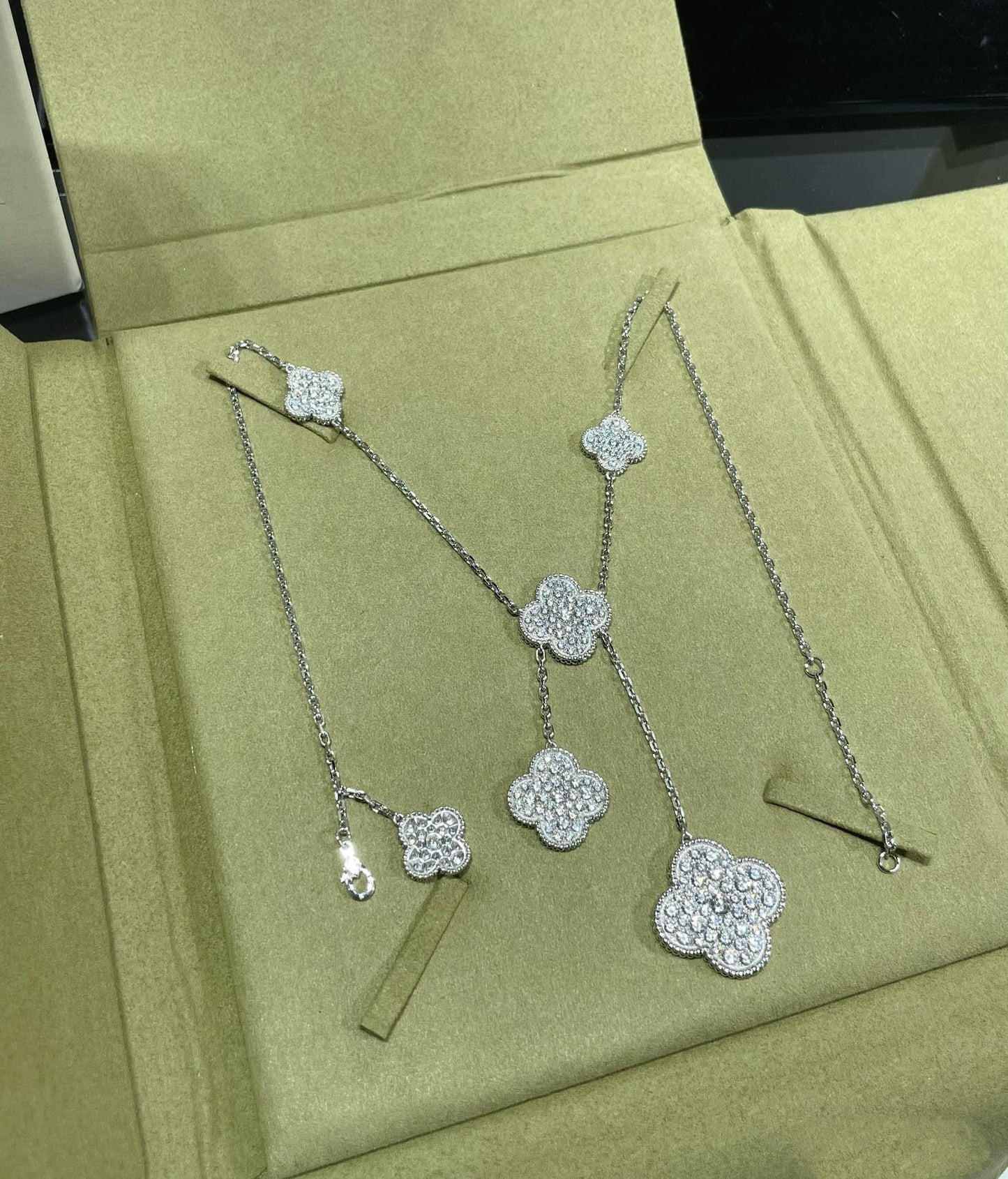[Everoly JW]クローバー 6モチーフ ダイヤモンドパヴェネックレス