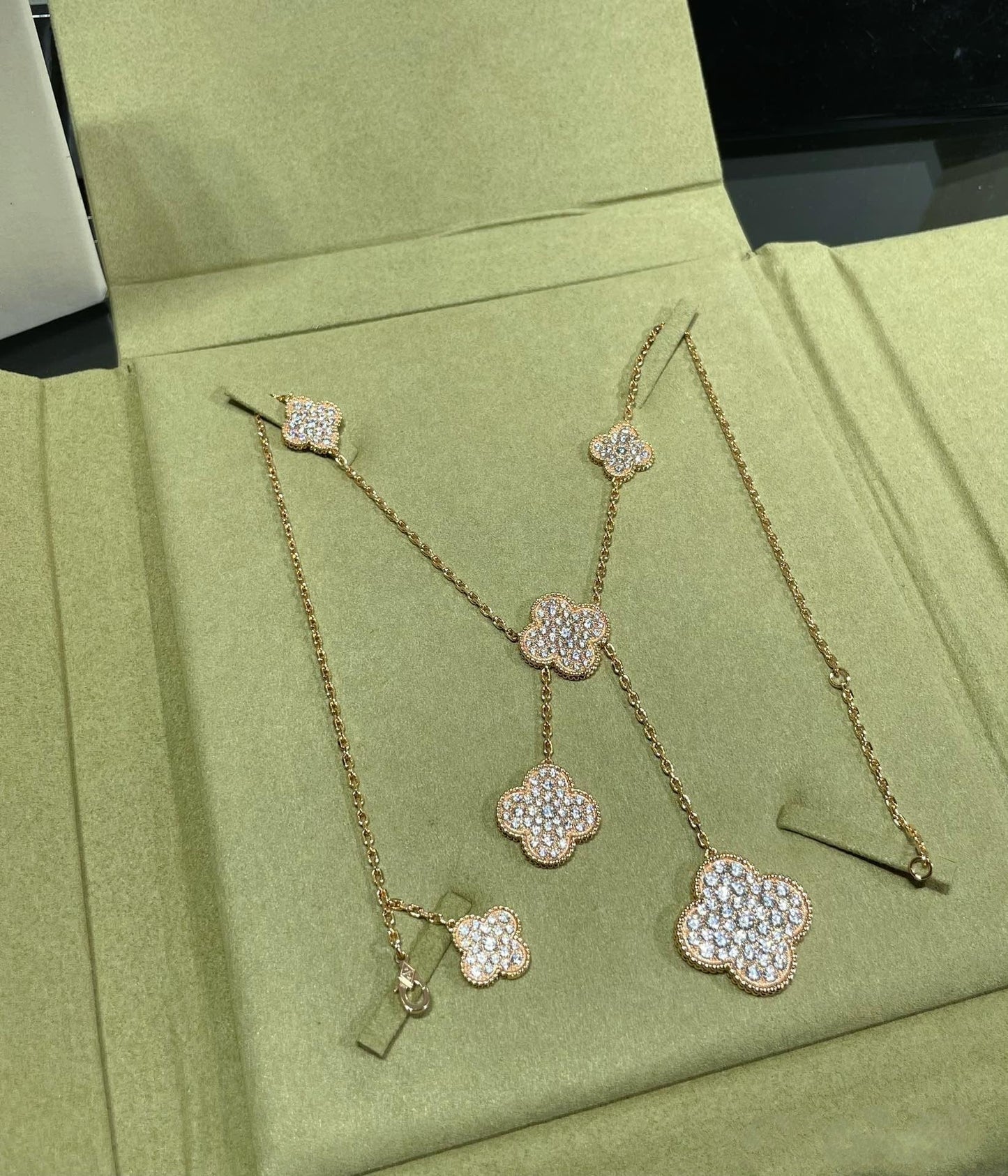 [Everoly JW]クローバー 6モチーフ ダイヤモンドパヴェネックレス