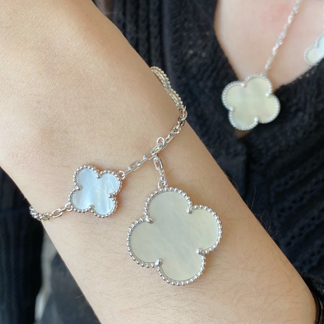[Everoly JW]CLOVER 5 MOTIV WEISSER MOP SILBERARMBAND