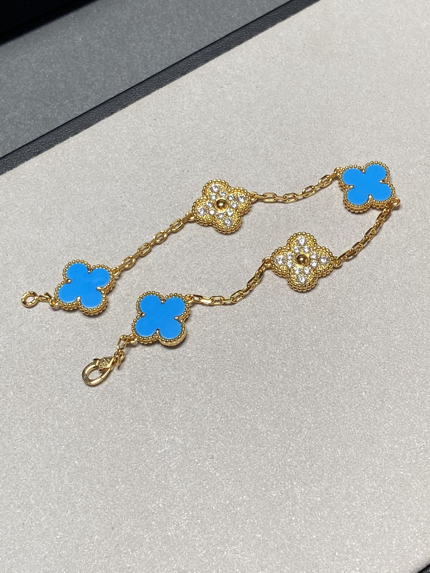 [Everoly JW]クローバー5モチーフ ブルーカルセドニー ダイヤモンド ゴールドブレスレット
