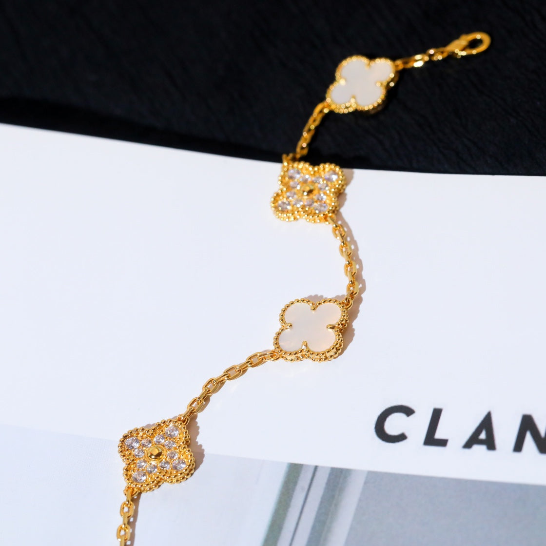 [Everoly JW]CLOVER BRACELET 5 MOTIF WHITE MOP DIAMOND
