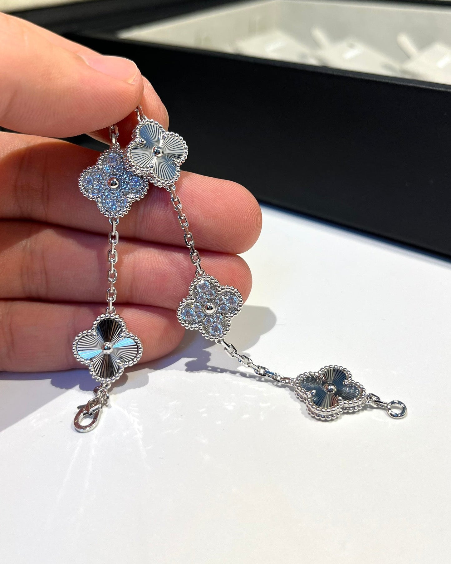 [Everoly JW]クローバー 5モチーフ シルバー ダイヤモンド ブレスレット