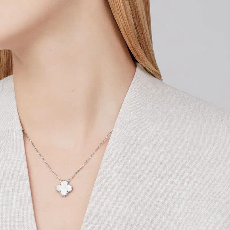[Everoly JW]CLOVER 15MM MEDIUM WHITE MOP NECKLACE