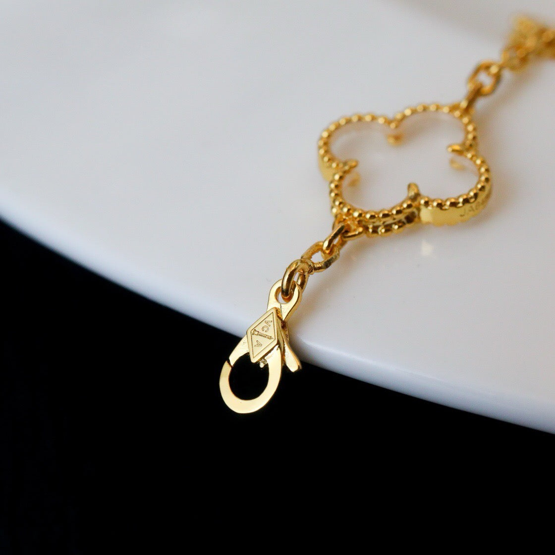 [Everoly JW] CLOVER 5 MOTIF ROCK CRYSTAL BRACELET