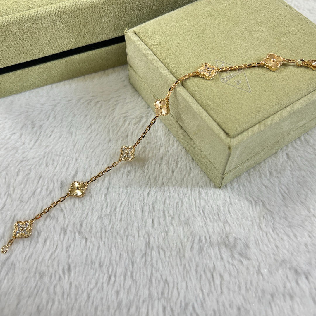 [Everoly JW]CLOVER 6 MOTIF DIAMOND LASER BRACELET