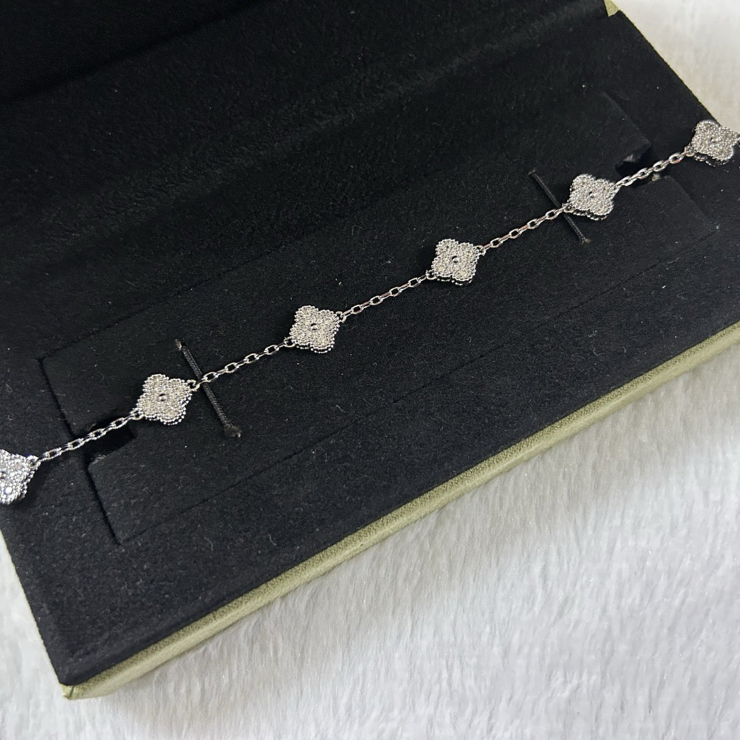 [Everoly JW]CLOVER 6 MOTIF DIAMOND BRACELET