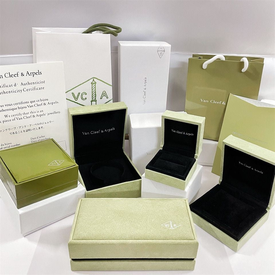 [Everoly JW]VA Kleeblatt Armband Halskette Ring Box Geschenktüte