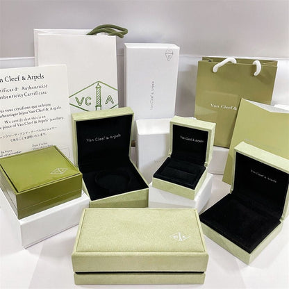 [Everoly JW]VA Kleeblatt Armband Halskette Ring Box Geschenktüte