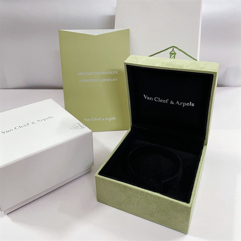 [Everoly JW]VA Kleeblatt Armband Halskette Ring Box Geschenktüte