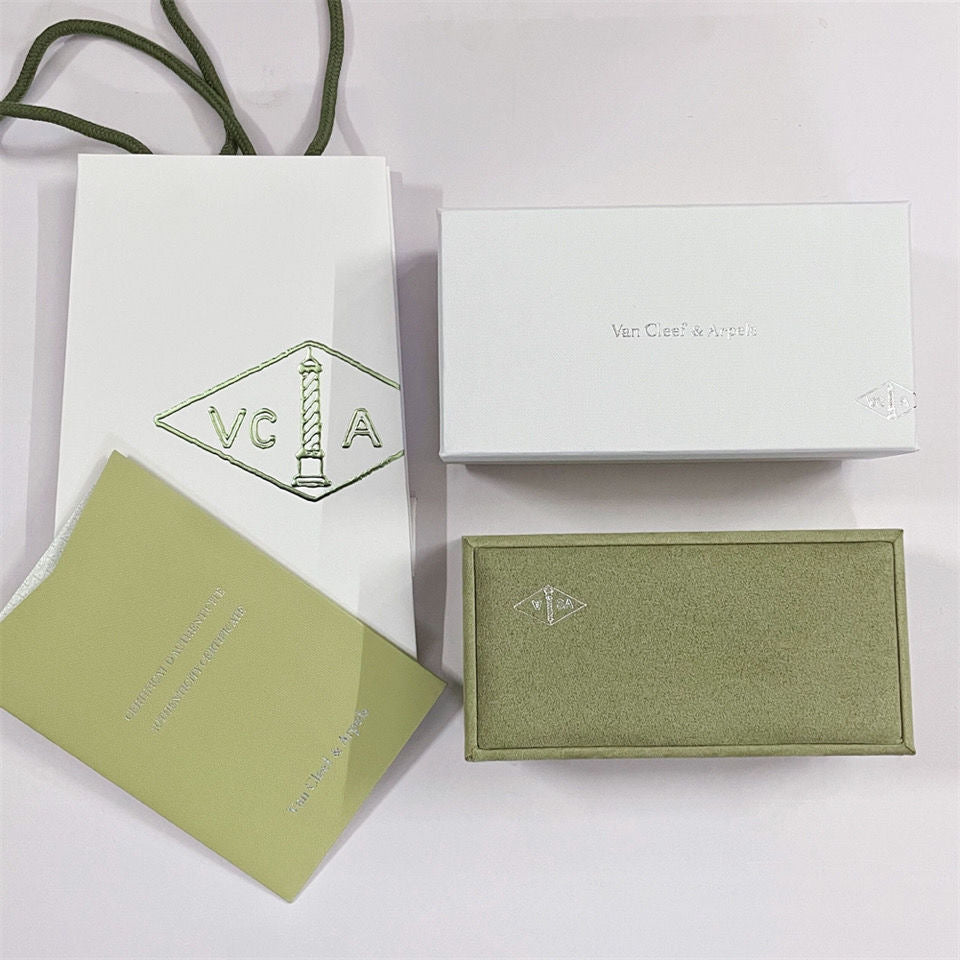 [Everoly JW]VA Kleeblatt Armband Halskette Ring Box Geschenktüte