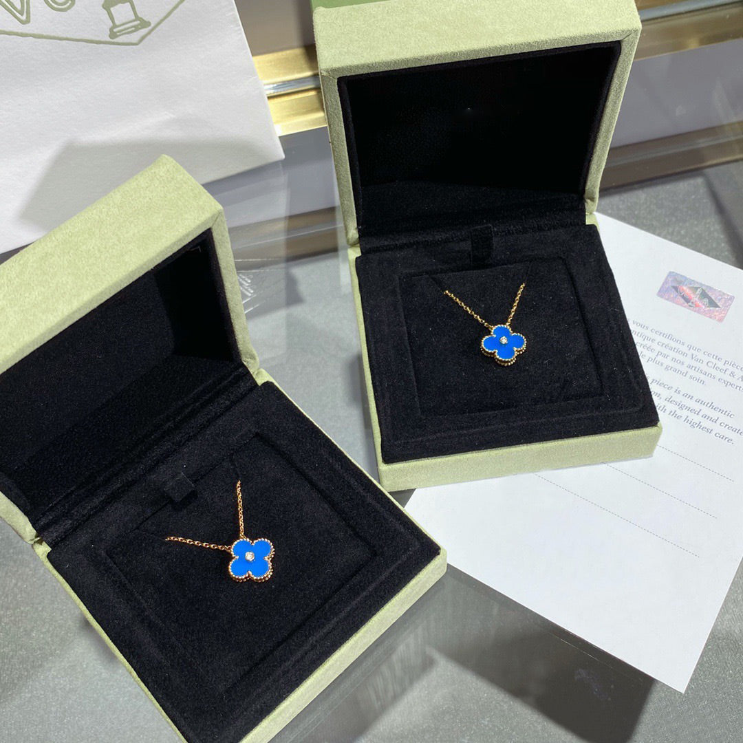 [Everoly JW]CLOVER 15MM DIAMOND AND BLUE AGATE NECKLACE