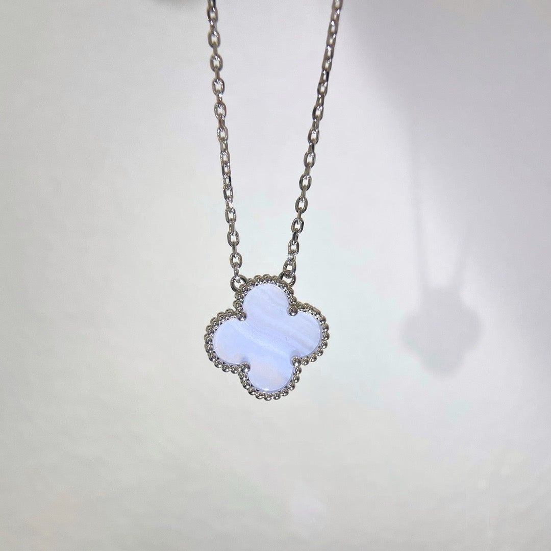 [Everoly JW]クローバー 15mm ブルーカルセドニーネックレス シルバー