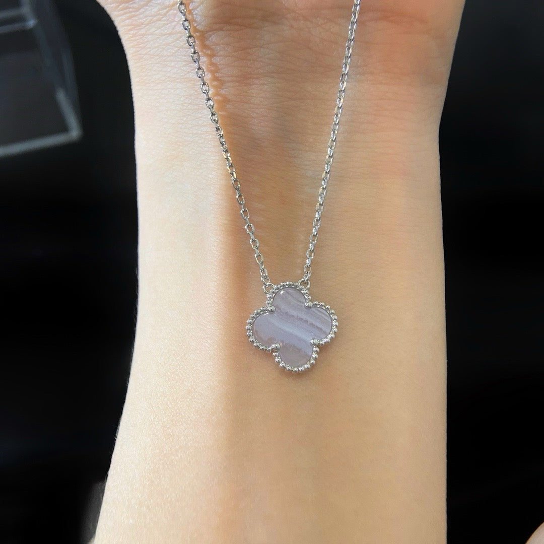 [Everoly JW]クローバー 15mm ブルーカルセドニーネックレス シルバー
