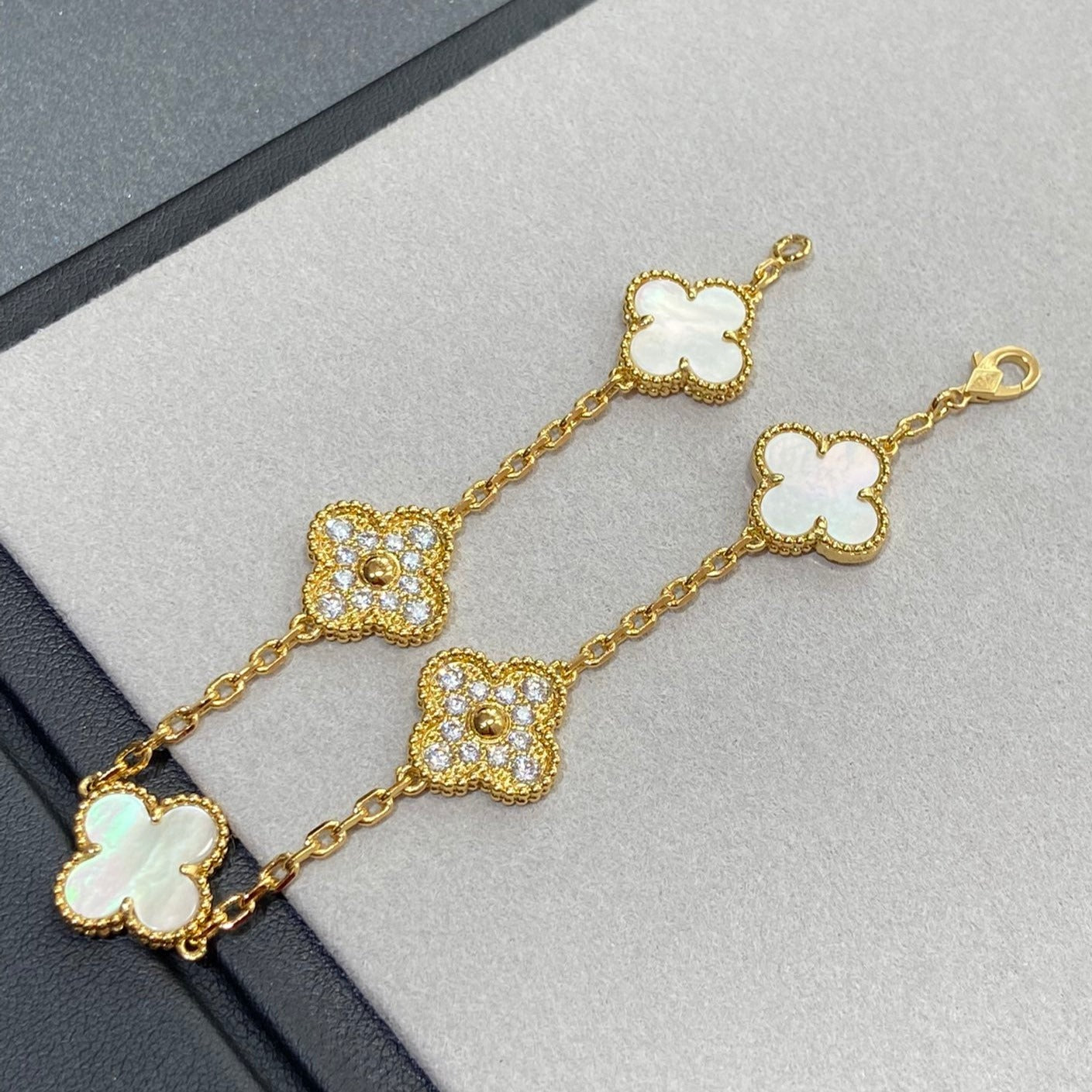 [Everoly JW]CLOVER BRACELET 5 MOTIF WHITE MOP DIAMOND