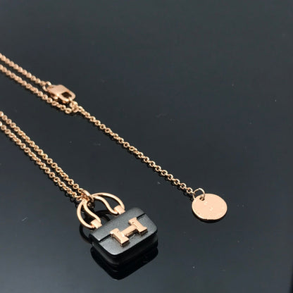 [Everoly JW] HALSKETTE MIT ANHÄNGER „HM AMULETTES CONSTANCE“ FÜR DAMEN