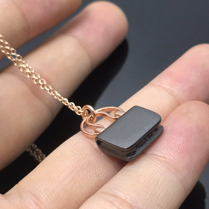 [Everoly JW] HALSKETTE MIT ANHÄNGER „HM AMULETTES CONSTANCE“ FÜR DAMEN