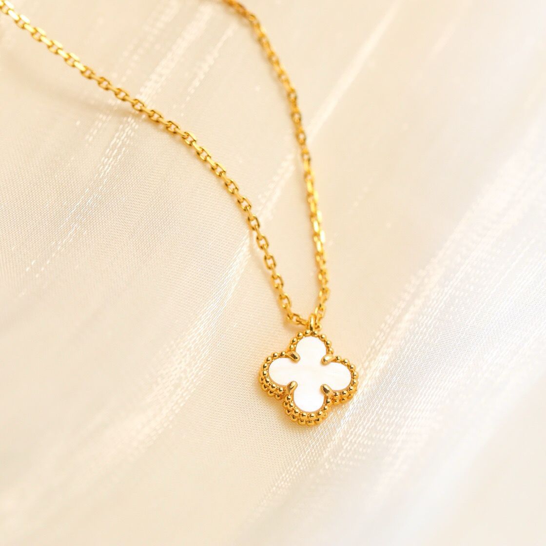 [Everoly JW]CLOVER MINI 9.5MM WHITE MOTHER-OF-PEARL NECKLACE