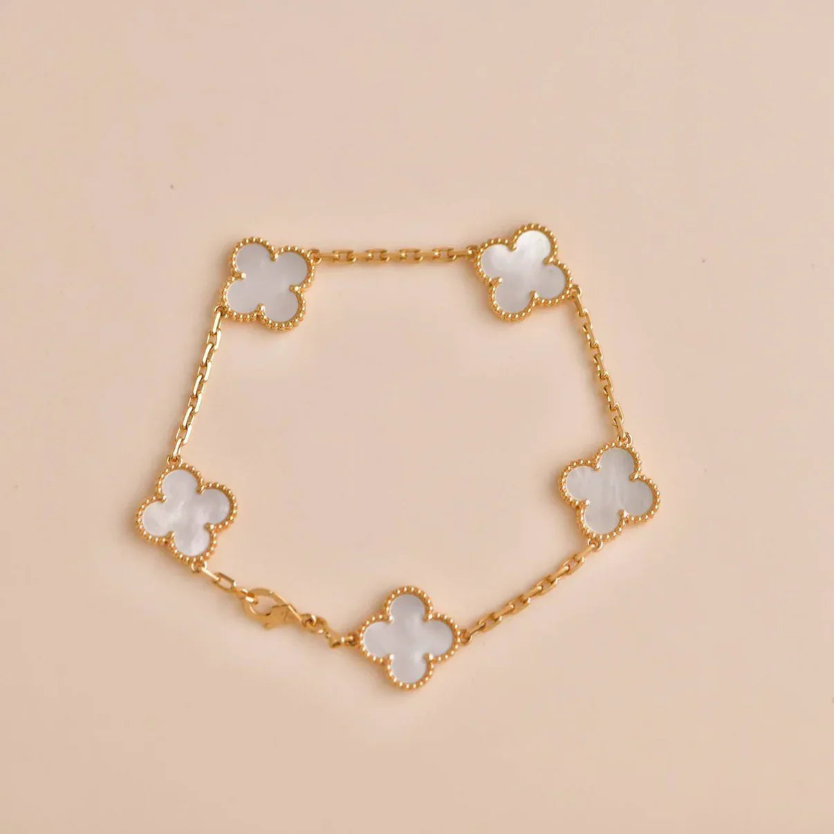 [Everoly JW] CLOVER WHITE PEARL MOP 5 MOTIF BRACELET COLLECTION